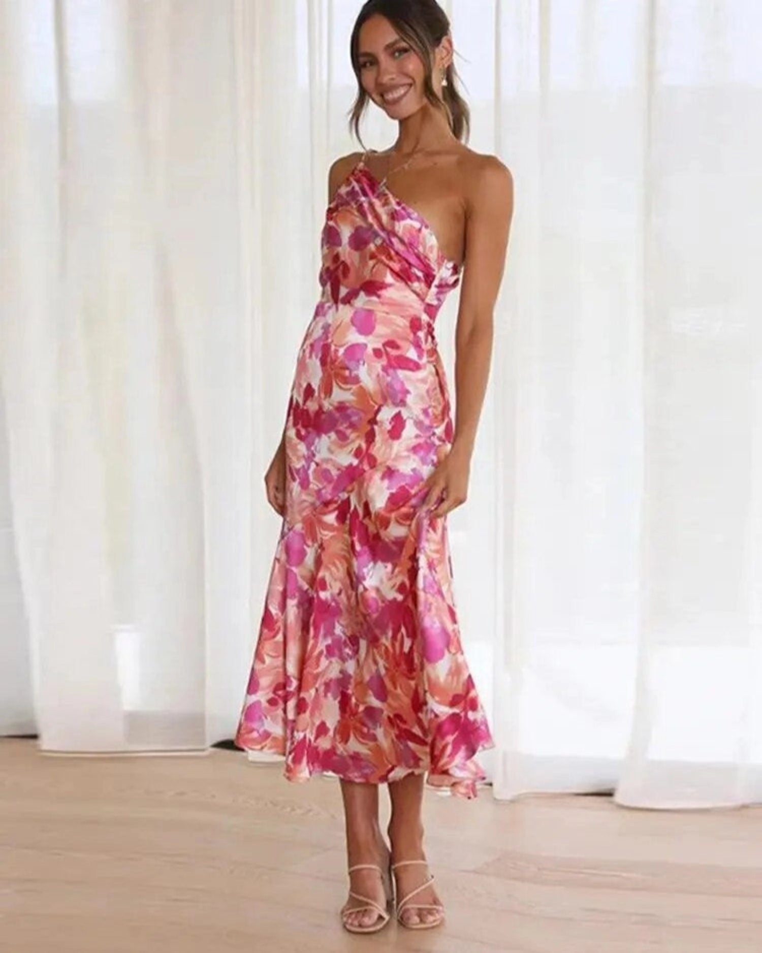 Alessia – The Satin Dress That Enhances Your Elegance