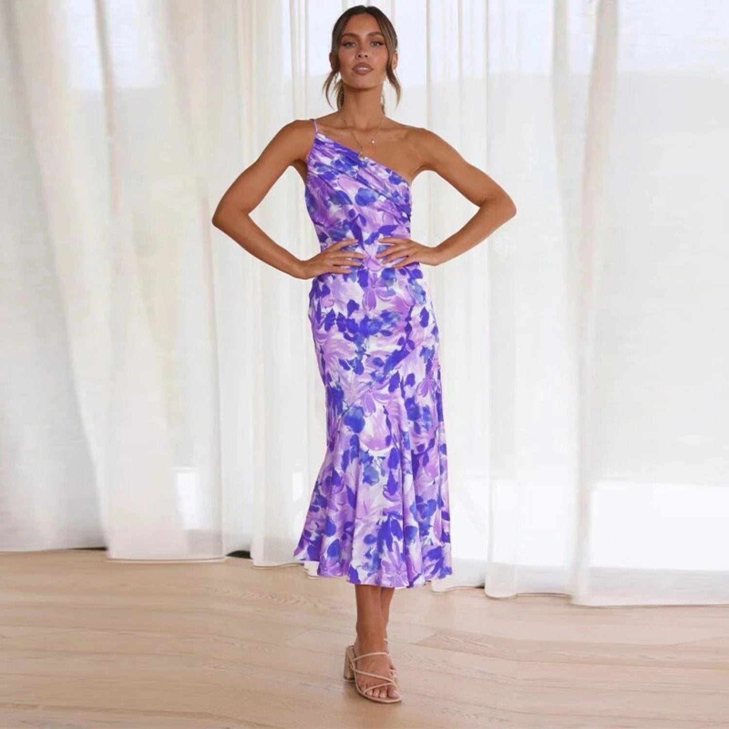 Alessia – The Satin Dress That Enhances Your Elegance