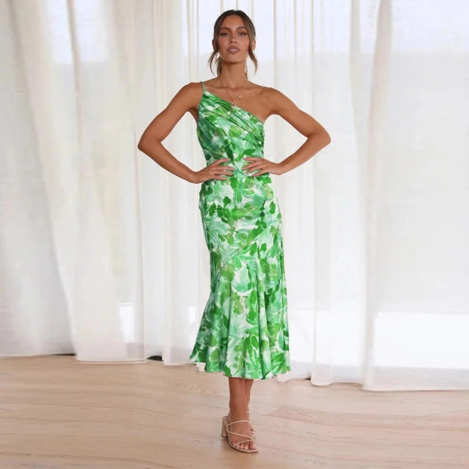 Alessia – The Satin Dress That Enhances Your Elegance