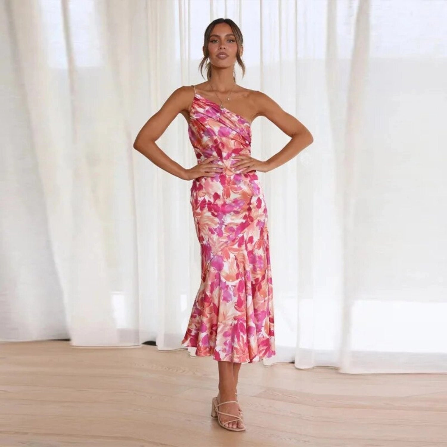 Alessia – The Satin Dress That Enhances Your Elegance
